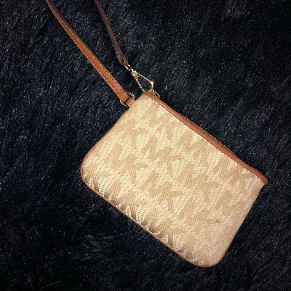 ❗️NWOT❗️ Michael Kors Small Wristlet